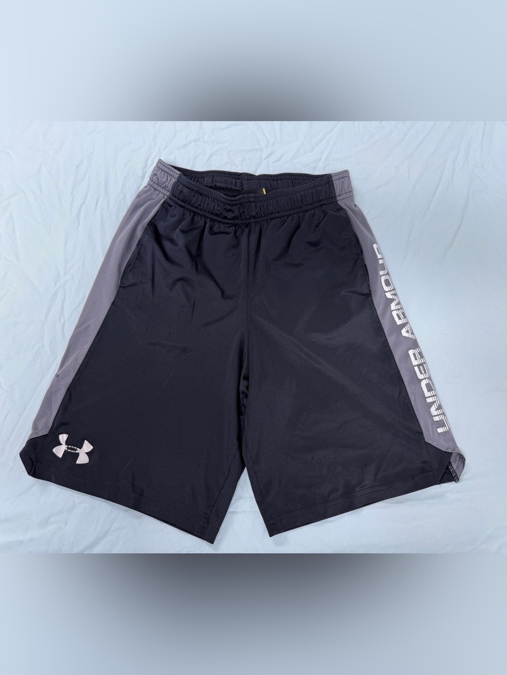 Under Armour Youth Medium Athletic Shorts - Black/Grey Side Stripe
